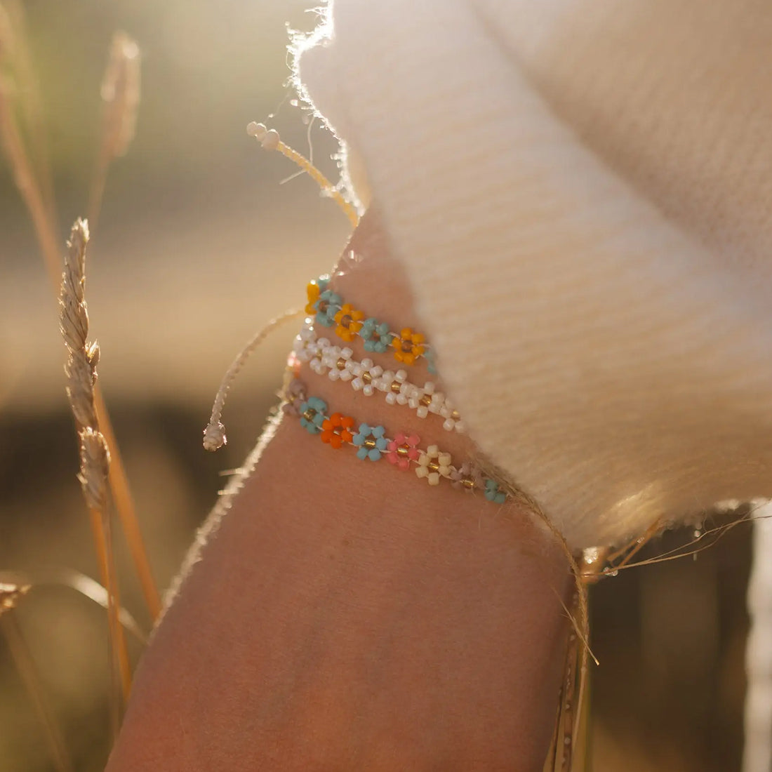 Kelopak White Daisy Chain Beaded Bracelet