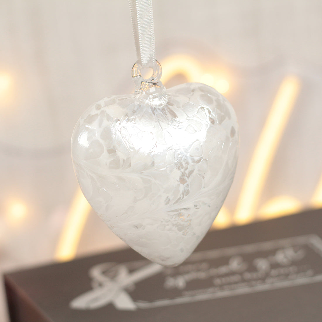 Pair of Crystal 15 Year Wedding Anniversary Diamante Embellished Champagne Flutes and Glass Heart Gift Set